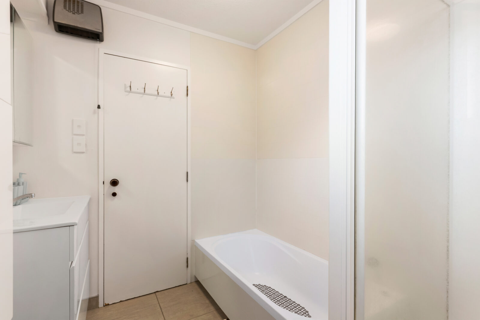 48b Cortina Avenue, Johnsonville