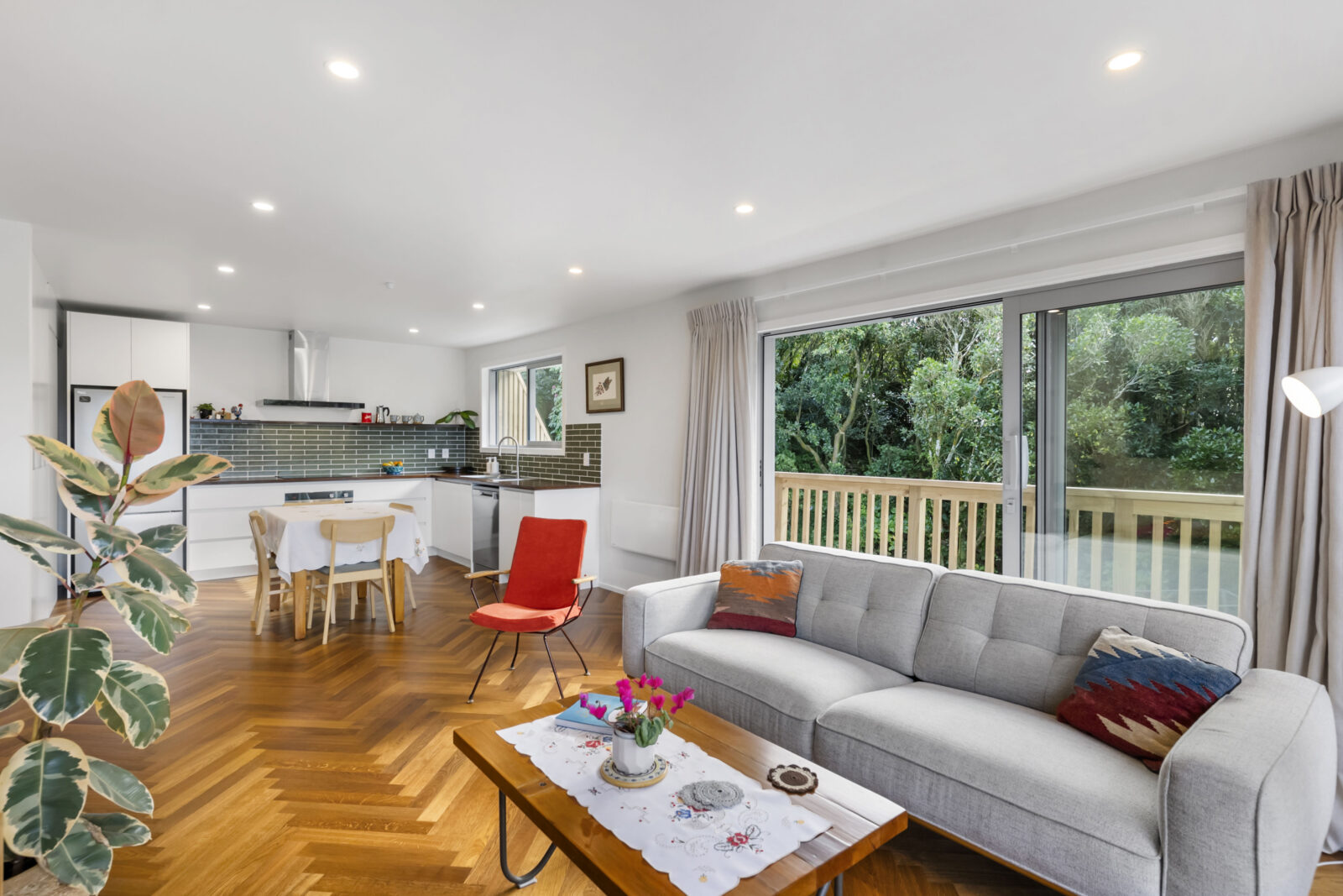 1B Tree Top Lane, Paparangi