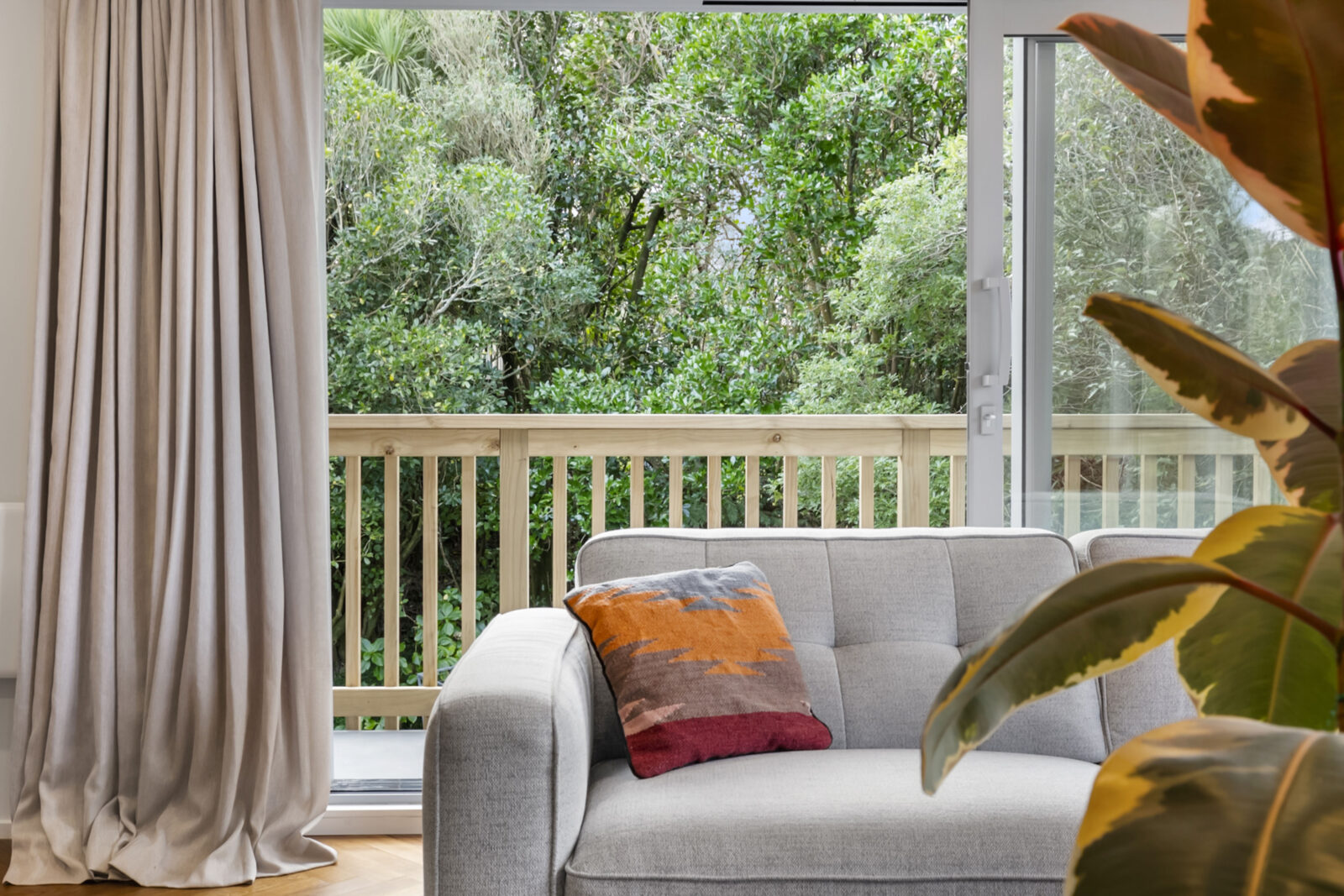 1B Tree Top Lane, Paparangi