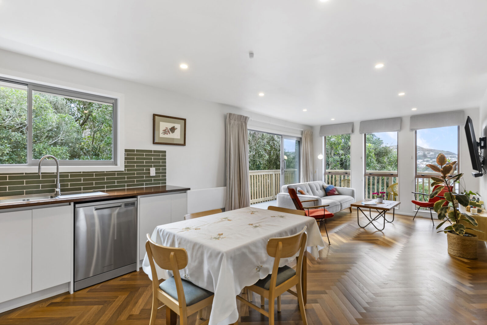 1B Tree Top Lane, Paparangi