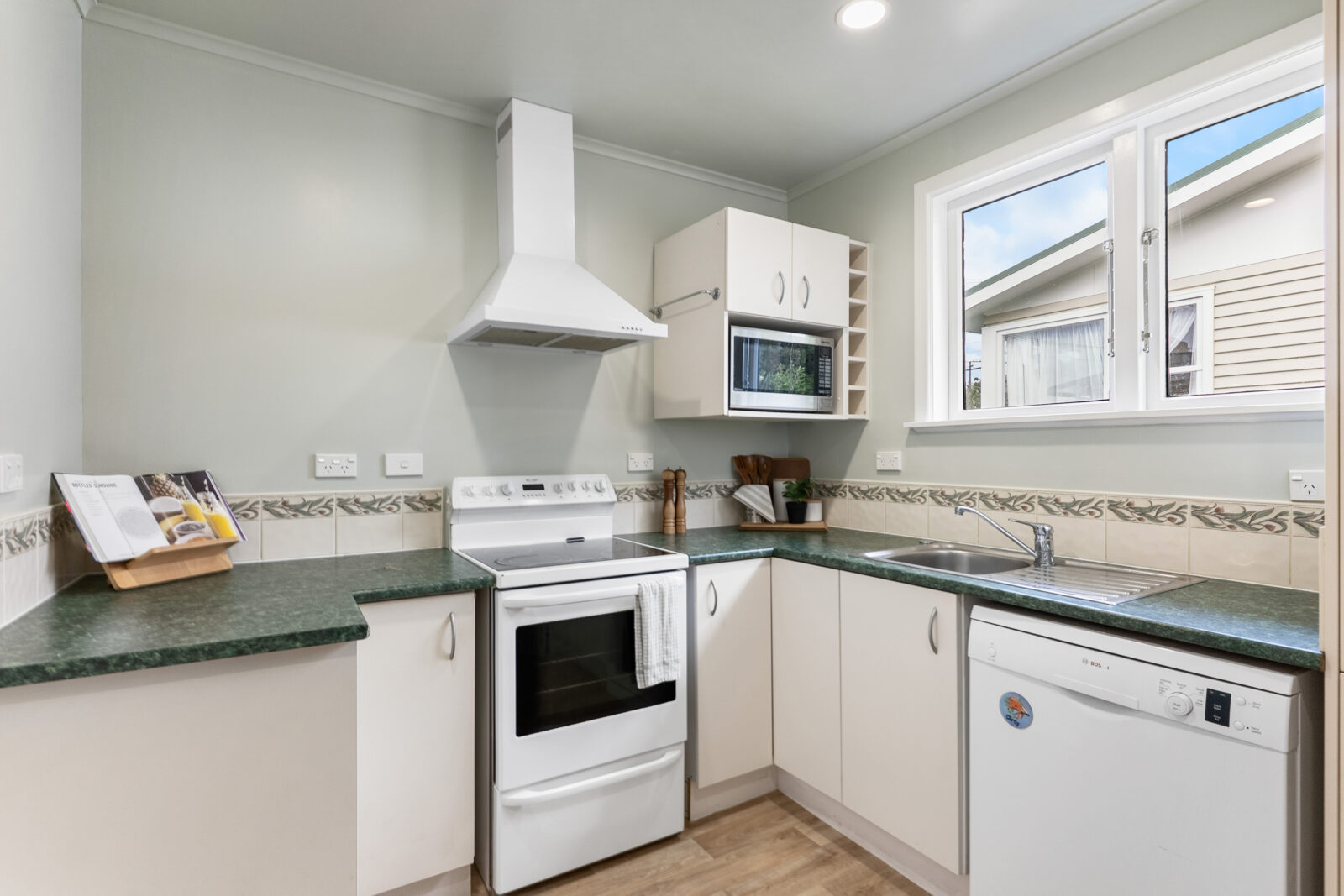 4 Cotswold Crescent, Newlands