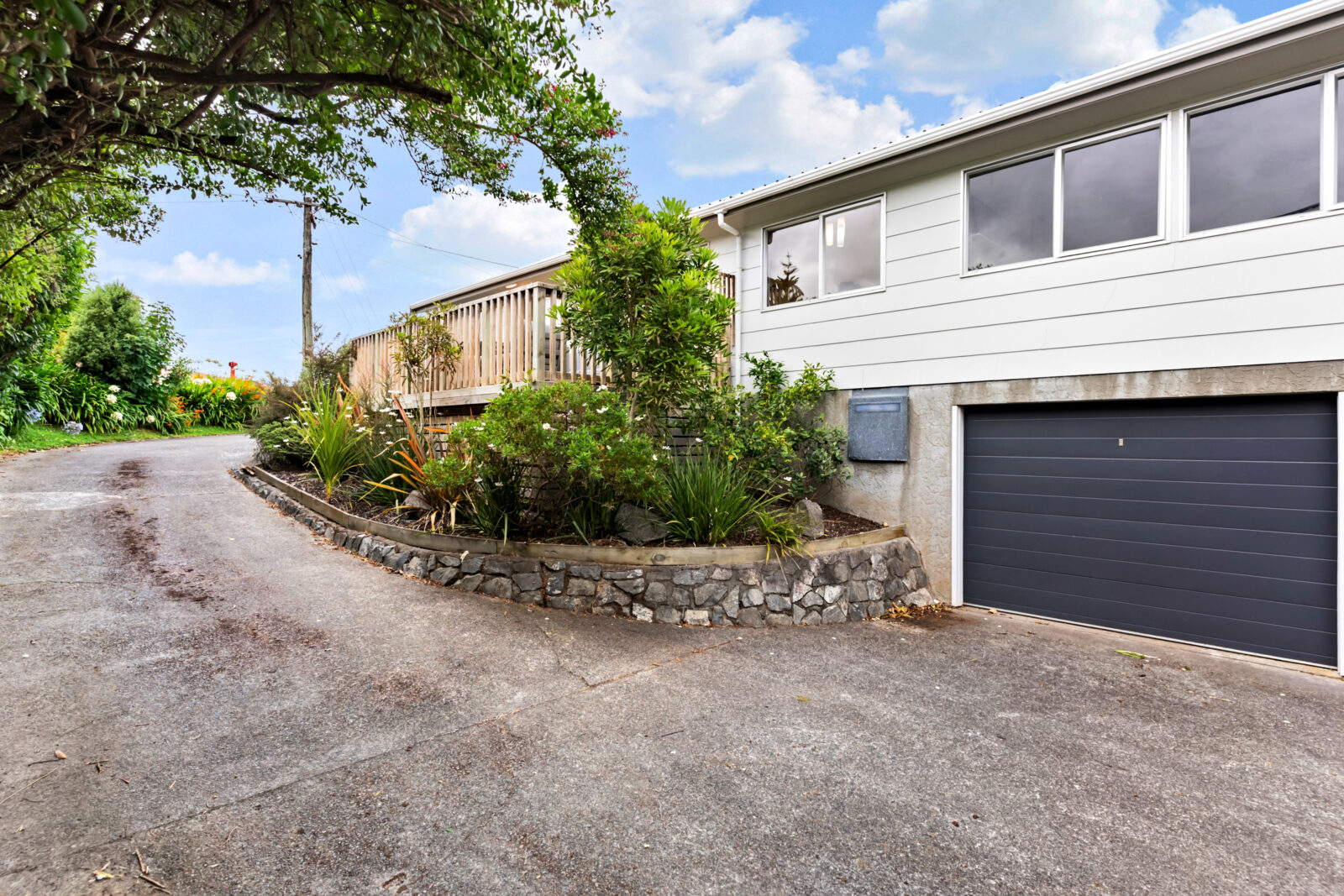 88 Larsen Crescent, Tawa Ben Cartwright and the team