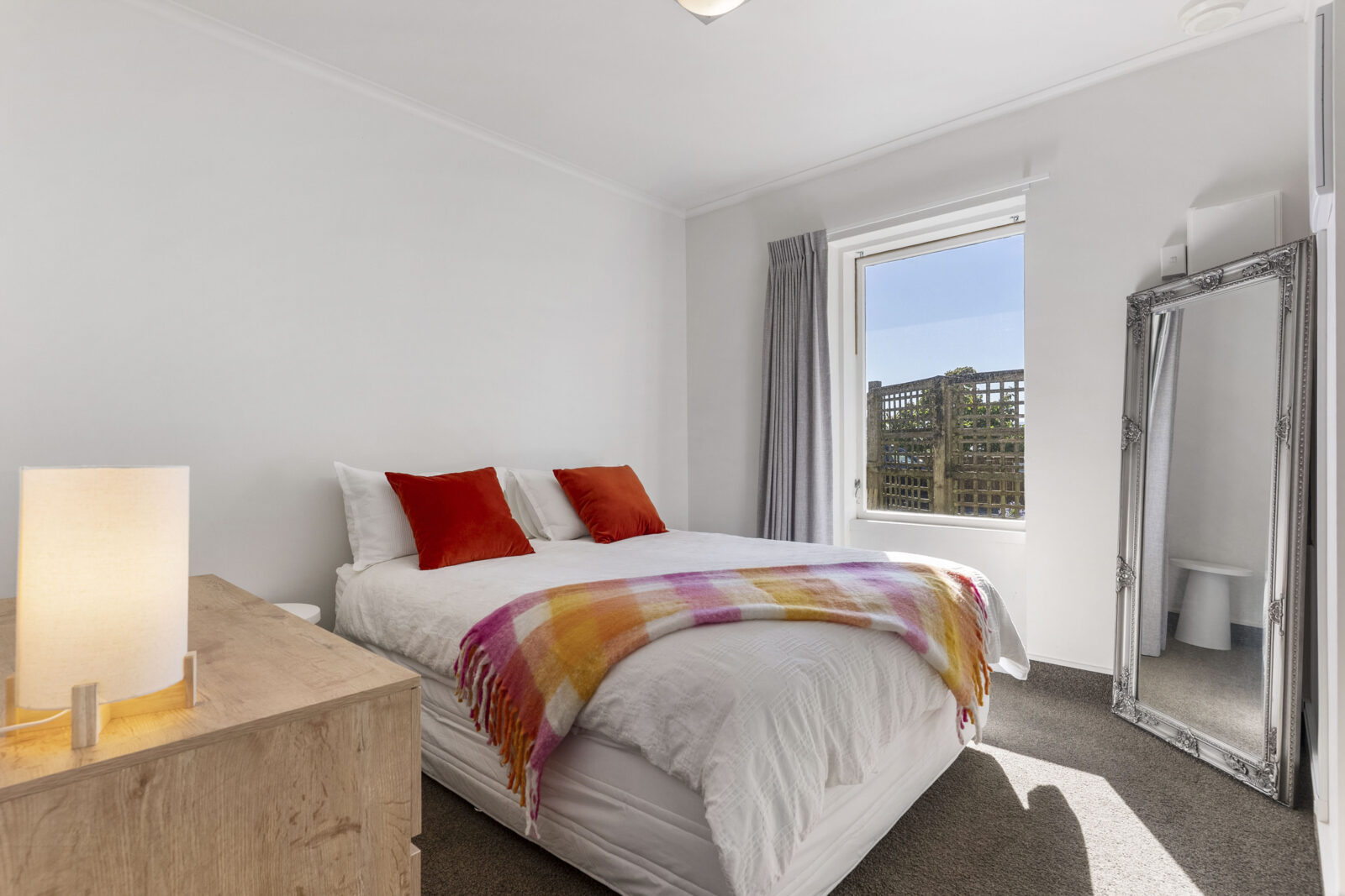 2/15 Upper Lewisville Terrace, Thorndon