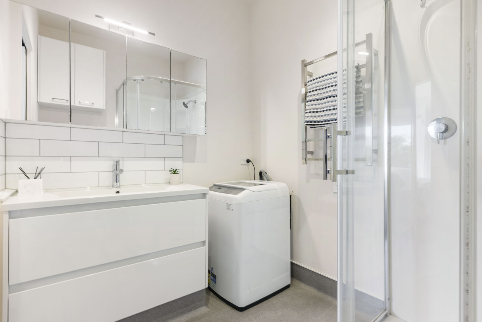 2/15 Upper Lewisville Terrace, Thorndon