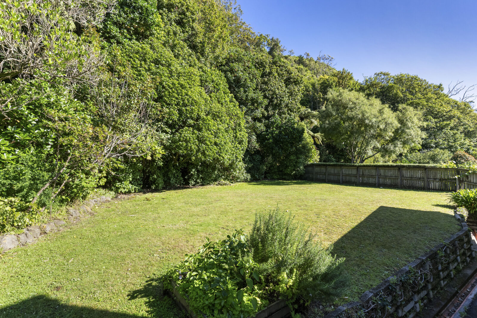 2/15 Upper Lewisville Terrace, Thorndon