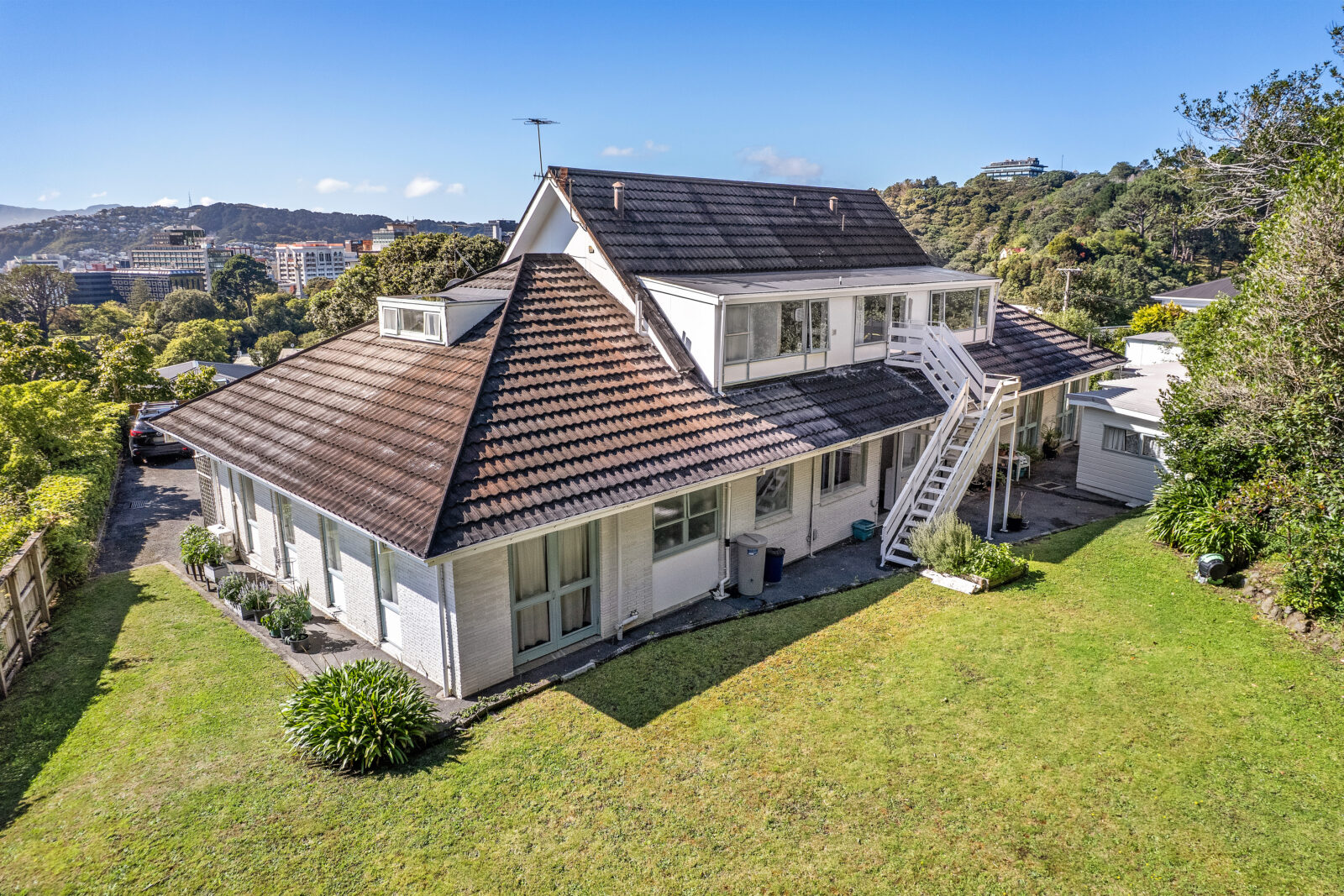 2/15 Upper Lewisville Terrace, Thorndon