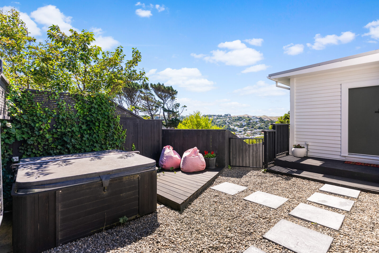 28 Sheridan Terrace, Johnsonville Ben Cartwright and the team