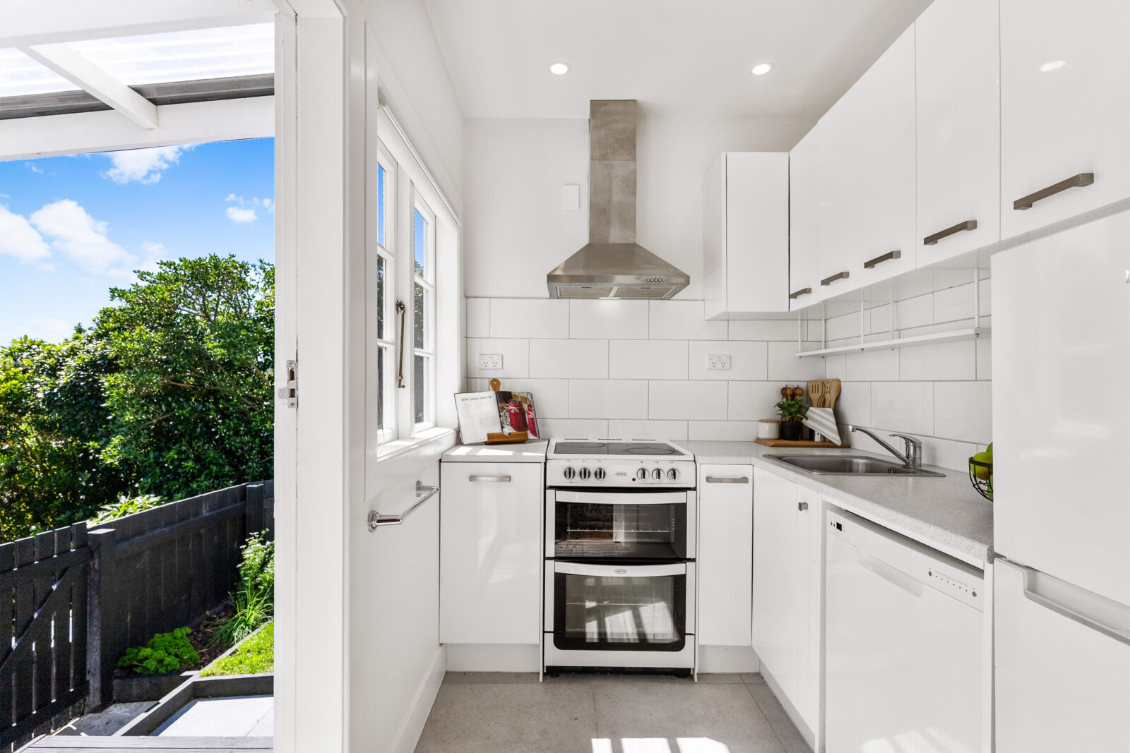 28 Sheridan Terrace, Johnsonville Ben Cartwright and the team