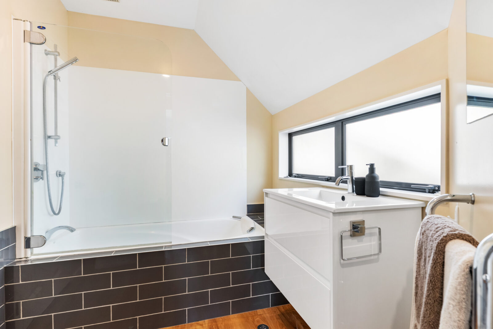 51B Todman Street, Brooklyn, Ben Cartwright and the team