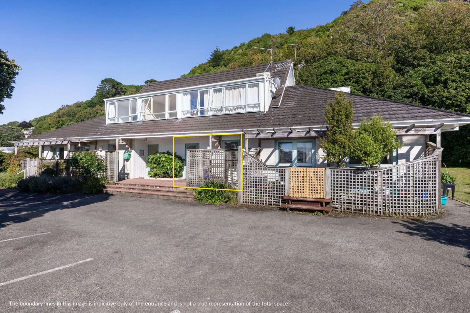 2/15 Upper Lewisville Terrace, Thorndon