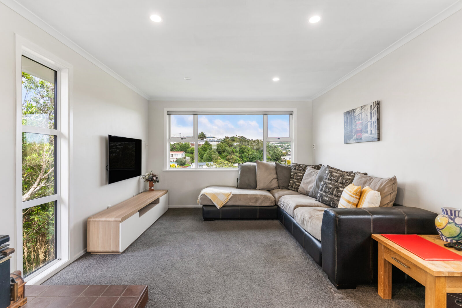 5 Pauline Way, Paparangi Ben Cartwright and the team