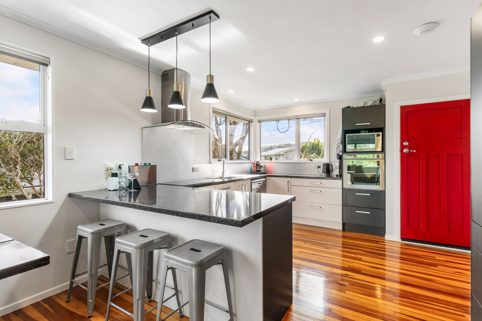 5 Pauline Way, Paparangi Ben Cartwright and the team