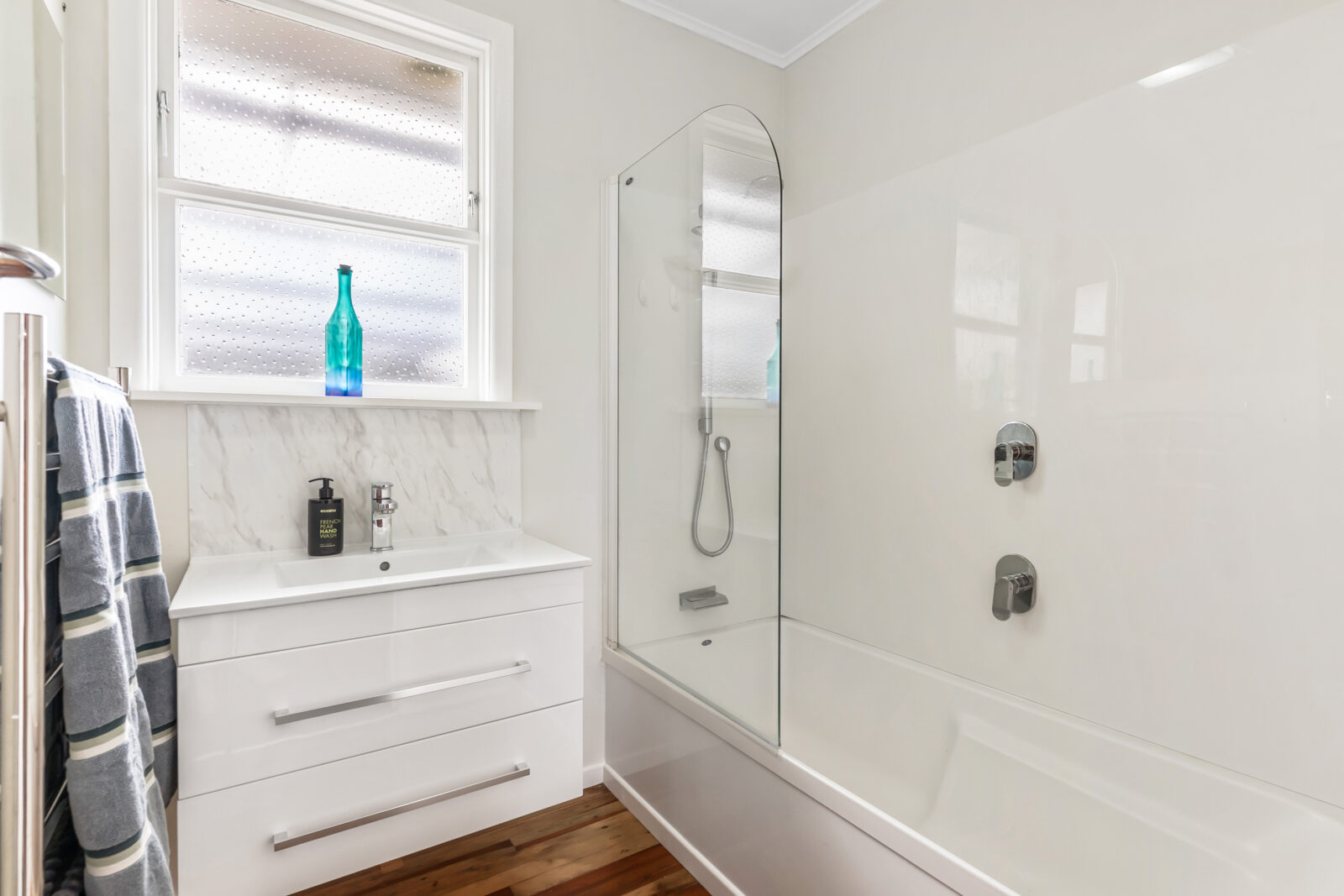 5 Pauline Way, Paparangi Ben Cartwright and the team