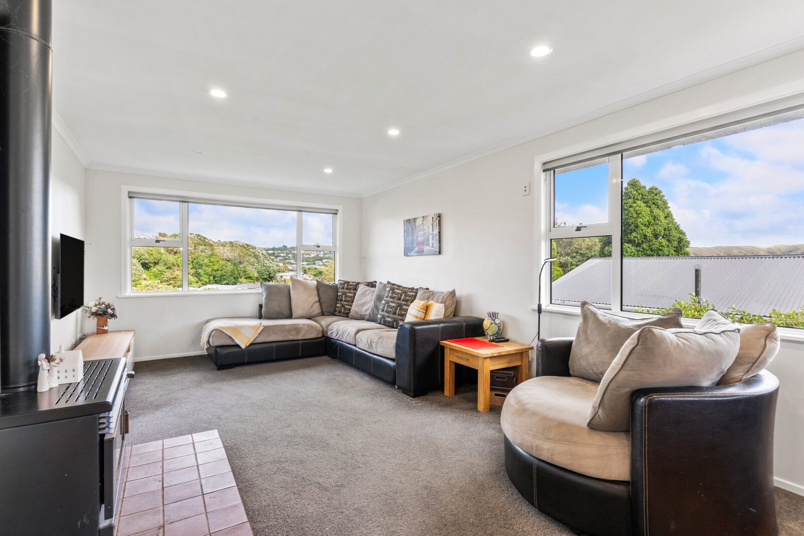 5 Pauline Way, Paparangi Ben Cartwright and the team