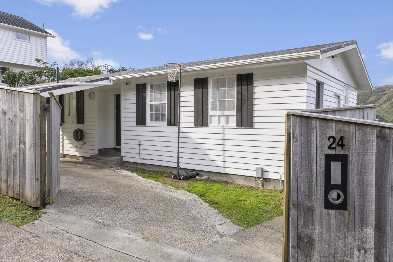 24 Thurleigh Grove, Karori