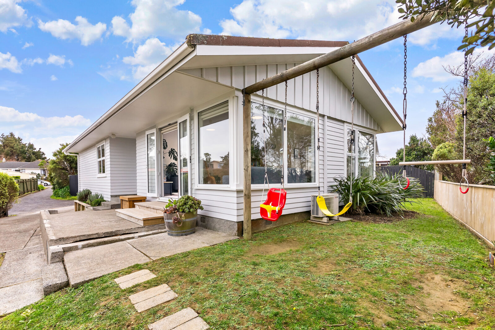 10 Loasby Crescent, Newlands
