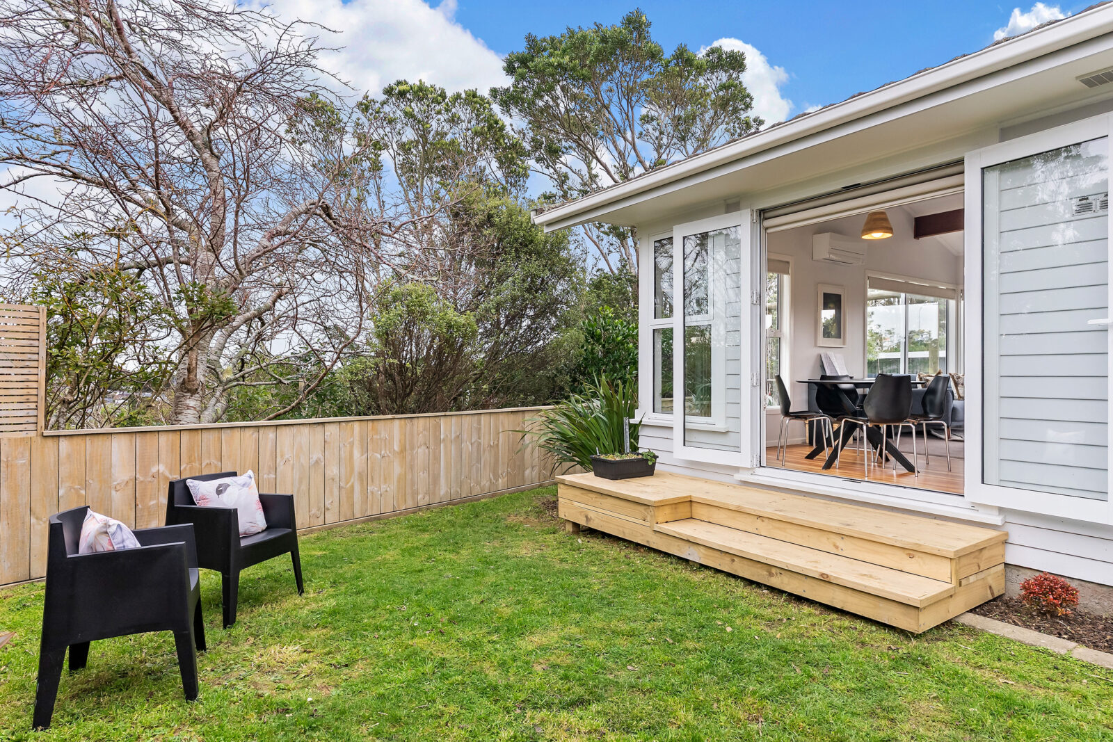 10 Loasby Crescent, Newlands